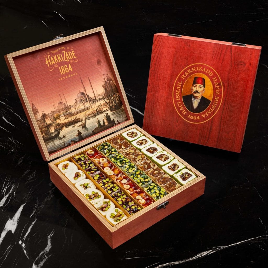 Hafez Mustafa Red Wooden Mix Turkish Delight Box - 2.050 gr