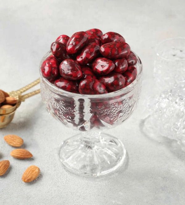 Almonds covered with chocolate and natural pomegranate flavor 1 kilo Fresh, delicious, and one of the finest Turkish items. Fast delivery to all countries of the world, from Bashasaray to your doorstep.