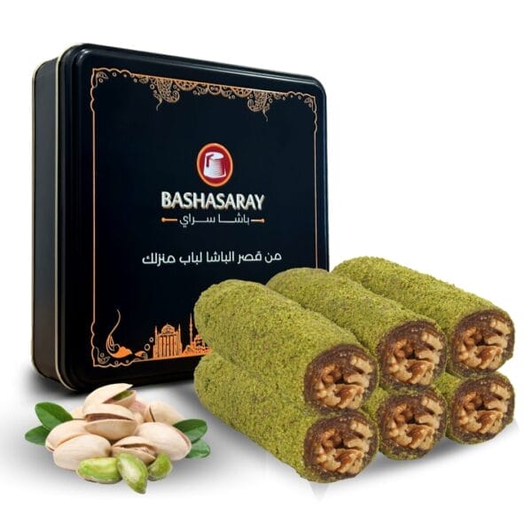 حلقوم ملفوف مزين بالفستق المجروش محشو بالتين المجفف والجوز