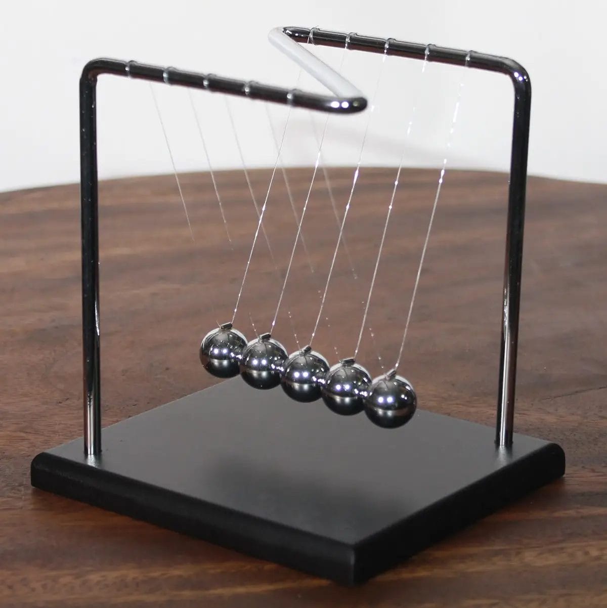 بندول نيوتن بندول نيوتن