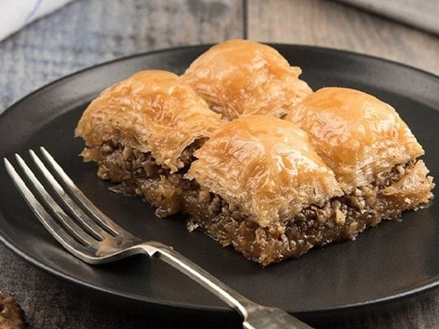 Cevizli Baklava بقلاوة بالجوز