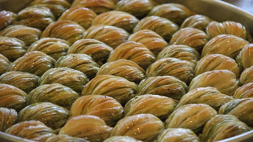 Midye Baklava بقلاوة بلح البحر