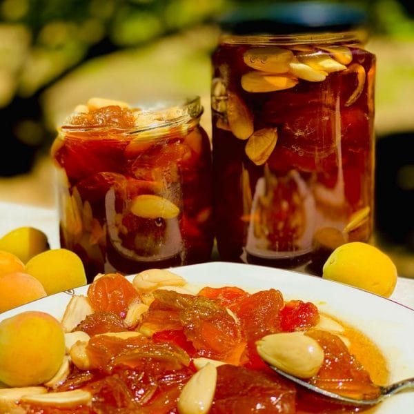 مربى المشمش باللوز التركي