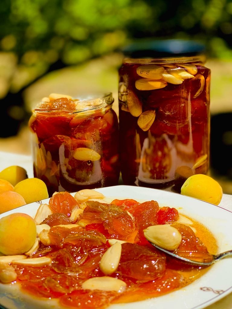 Apricot jam with Turkish almonds