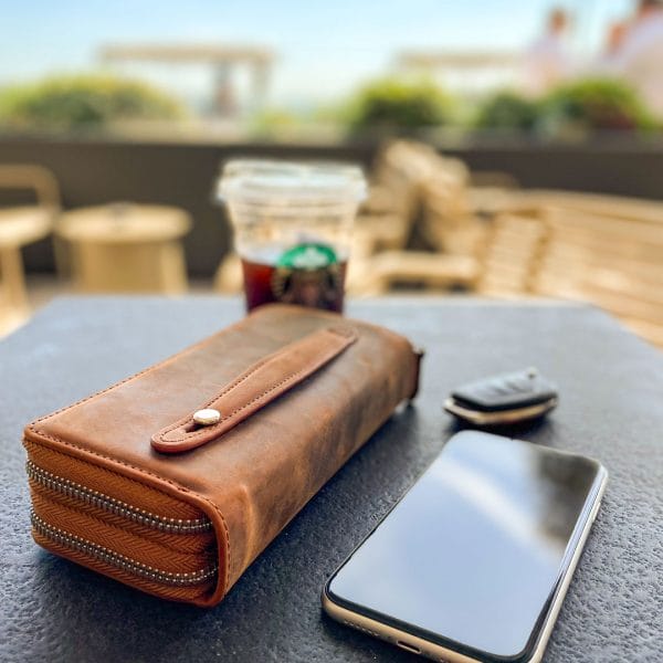 A versatile men's genuine leather wallet