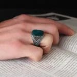 ⁦خاتم رجالي فضة الإسترليني عيار 925 منقوش بحجر العقيق النيلي⁩ - الصورة ⁦3⁩