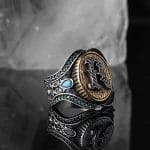 ⁦خاتم رجالي من الفضة الإسترليني عيار 925 بأحرف مخصصة⁩ - الصورة ⁦4⁩