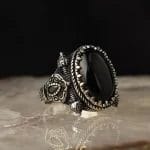⁦خاتم رجالي من الفضة الإسترليني عيار 925 بحجر العقيق الأسود⁩ - الصورة ⁦2⁩