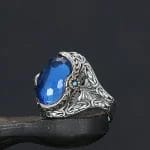 ⁦خاتم فضة 925 رجالي بتصميم سلسلة الملك بحجر التوباز الأزرق⁩ - الصورة ⁦2⁩