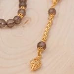 ⁦سبحة حجر كوارتز كريستال مع شرابات ذهبية⁩ - الصورة ⁦2⁩