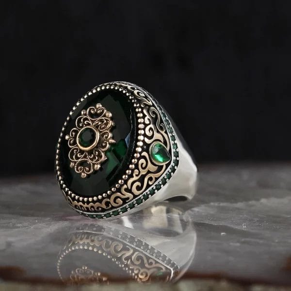 A men's sterling silver ring 925 purity adorned with a green zircon stone