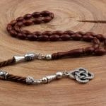 مسبحة إزنيق كوكا مع سوط وشرابة معدنية