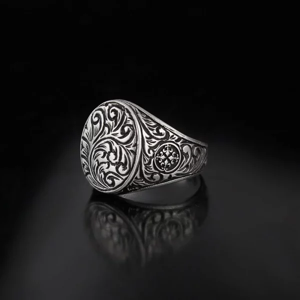Silver ring handcrafted with pencil engravings