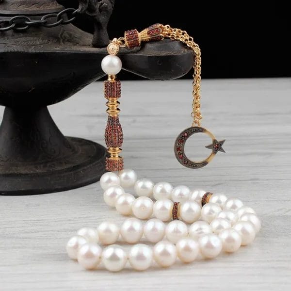 سبحة من اللؤلؤ الطبيعي بحجر الزركون وشرابة فضية