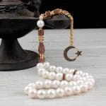 سبحة من اللؤلؤ الطبيعي بحجر الزركون وشرابة فضية