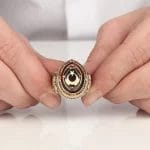 ⁦خاتم رجالي بحجر الهلال والنجمة والعنبر مطلي بالروديوم⁩ - الصورة ⁦2⁩