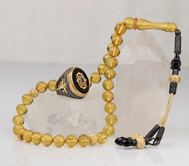 سبحه وخاتم فضة مطلي بحجر أونيكس والروديوم وشرابة كازاز وسبحة عنبرية ضيقة