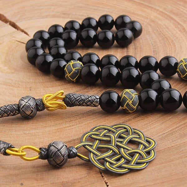 سبحة فضة بحجر الأونيكس مع شرابة فضة