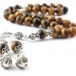 مسبحة عين النمر مع شرابة فضية وحروف