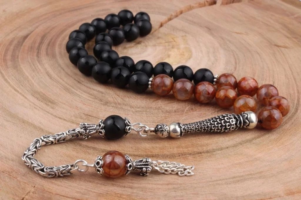 سبحة من حجر العقيق والأونيكس