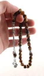 ⁦مسبحة عين النمر مع شرابة فضية وحروف⁩ - الصورة ⁦3⁩