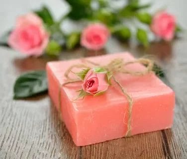 فوائد صابون الورد الطبيعي